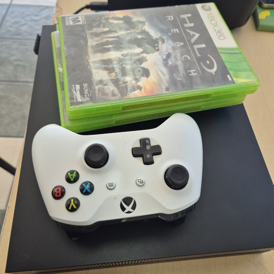 CONSOLA DE VIDEOJUEGO MICROSOFT XBOX ONE X 1 TB (SEMINUEVO)