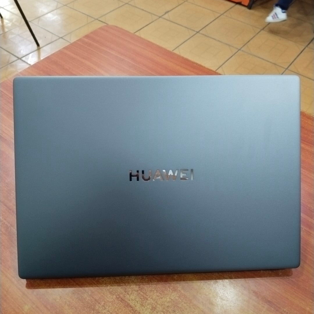 LAPTOP HUAWEI MATEBOOK D16 MCLG-X (2024) 1 TB SSD 16 GB RAM (SEMINUEVO)