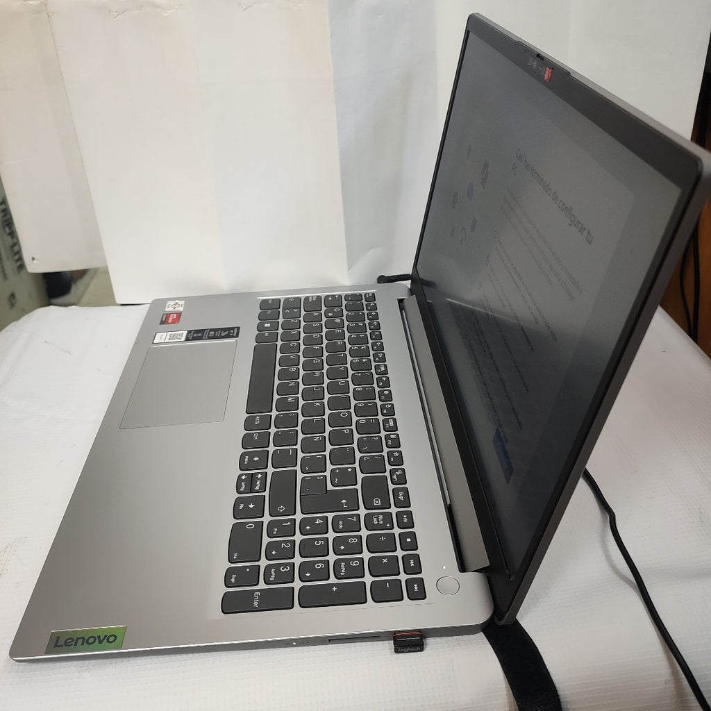 LAPTOP LENOVO IDEAPAD 1 15AMN7 (2023) 256 GB SSD 8 GB RAM (SEMINUEVO)
