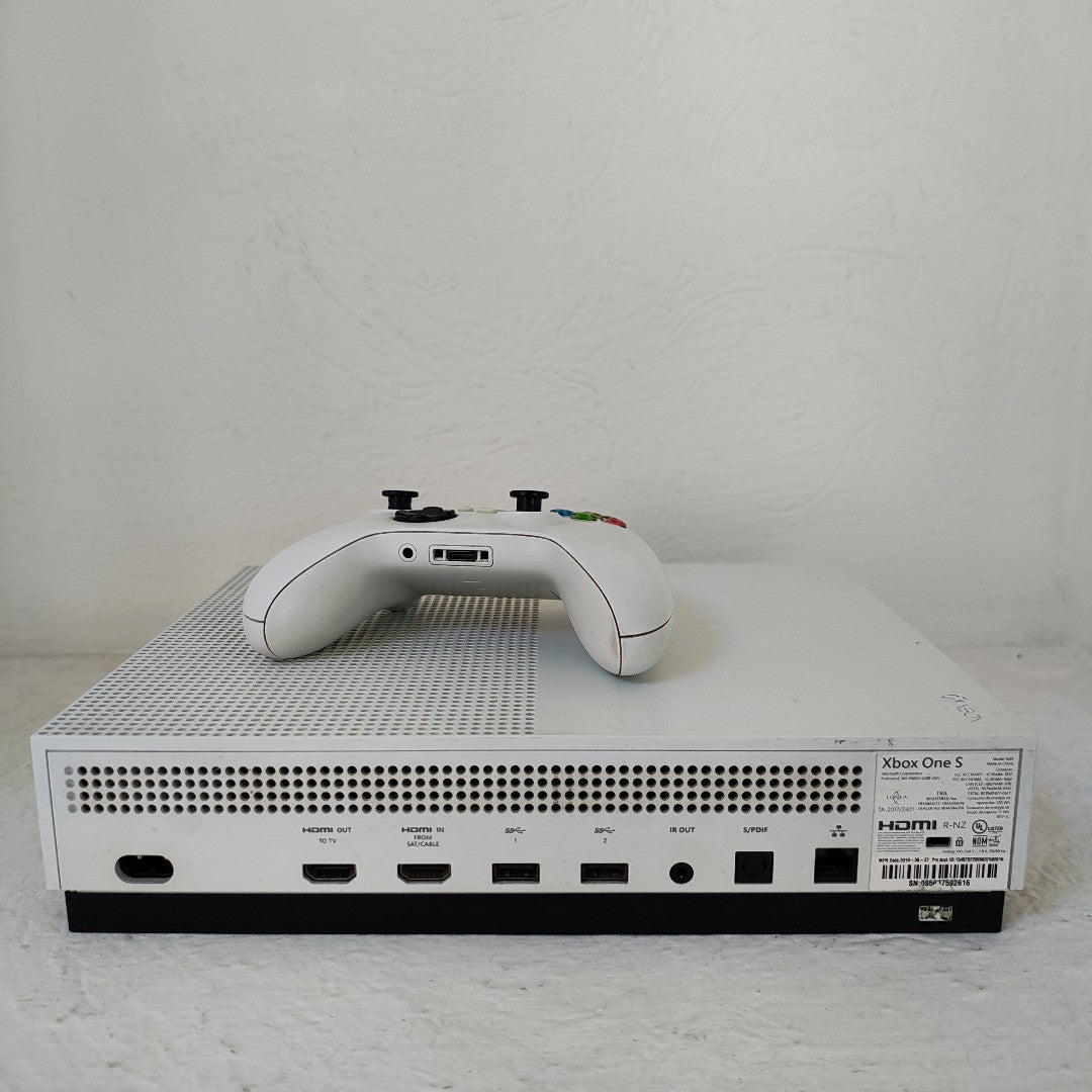CONSOLA DE VIDEOJUEGO MICROSOFT XBOX ONE S 1 TB (SEMINUEVO)