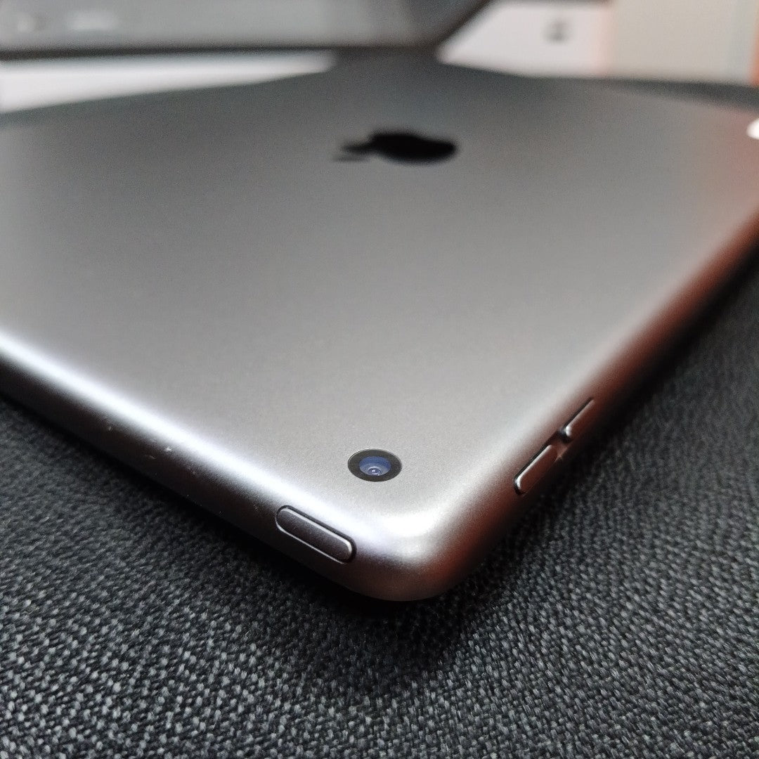 TABLETA APPLE IPAD 9 A2602 64 GB 3 GB RAM (SEMINUEVO)