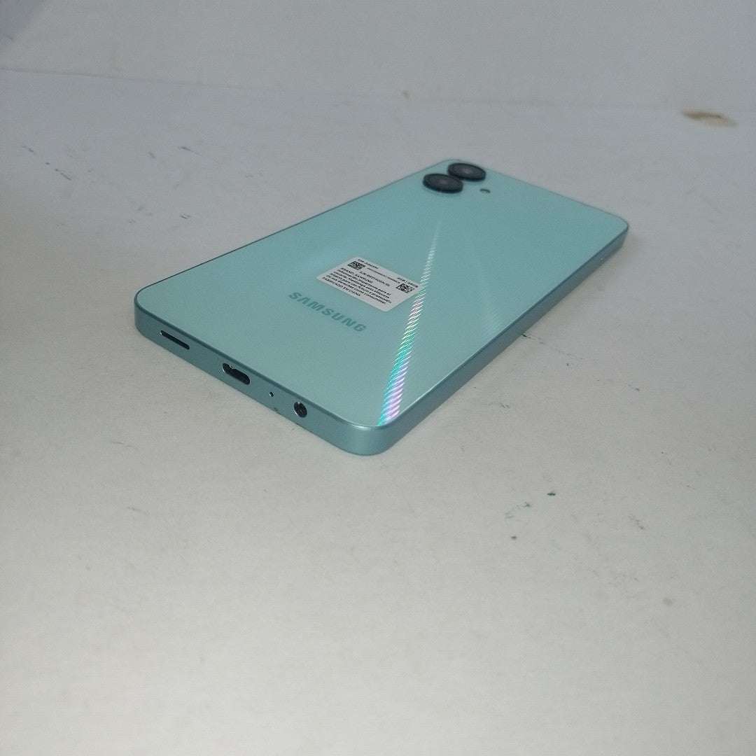 CELULAR SAMSUNG GALAXY A06 SM-A065M (2024) 64 GB 4 GB RAM (SEMINUEVO)