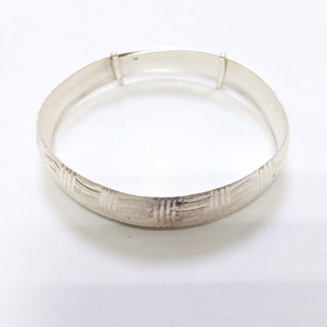 PULSERA RIGIDA. PLATA. 8.5 GRMS (SEMINUEVO)