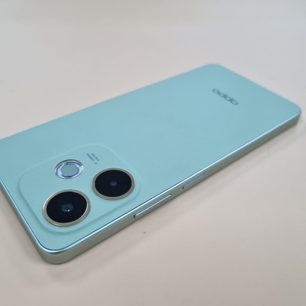 CELULAR OPPO  A5 PRO CPH2711 (2025) 256 GB 8 GB RAM (SEMINUEVO)