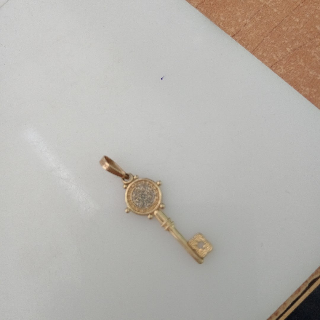 DIJE. ORO. 10 K 0.6 GRMS (SEMINUEVO)