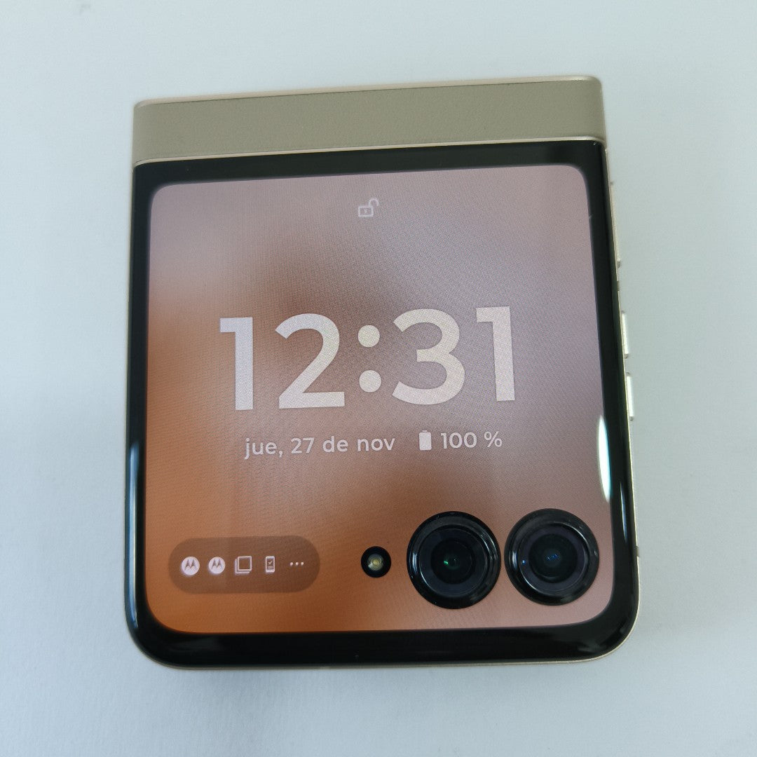 CELULAR MOTOROLA RAZR 50 5G XT2453-1 512 GB 12 GB RAM (SEMINUEVO)