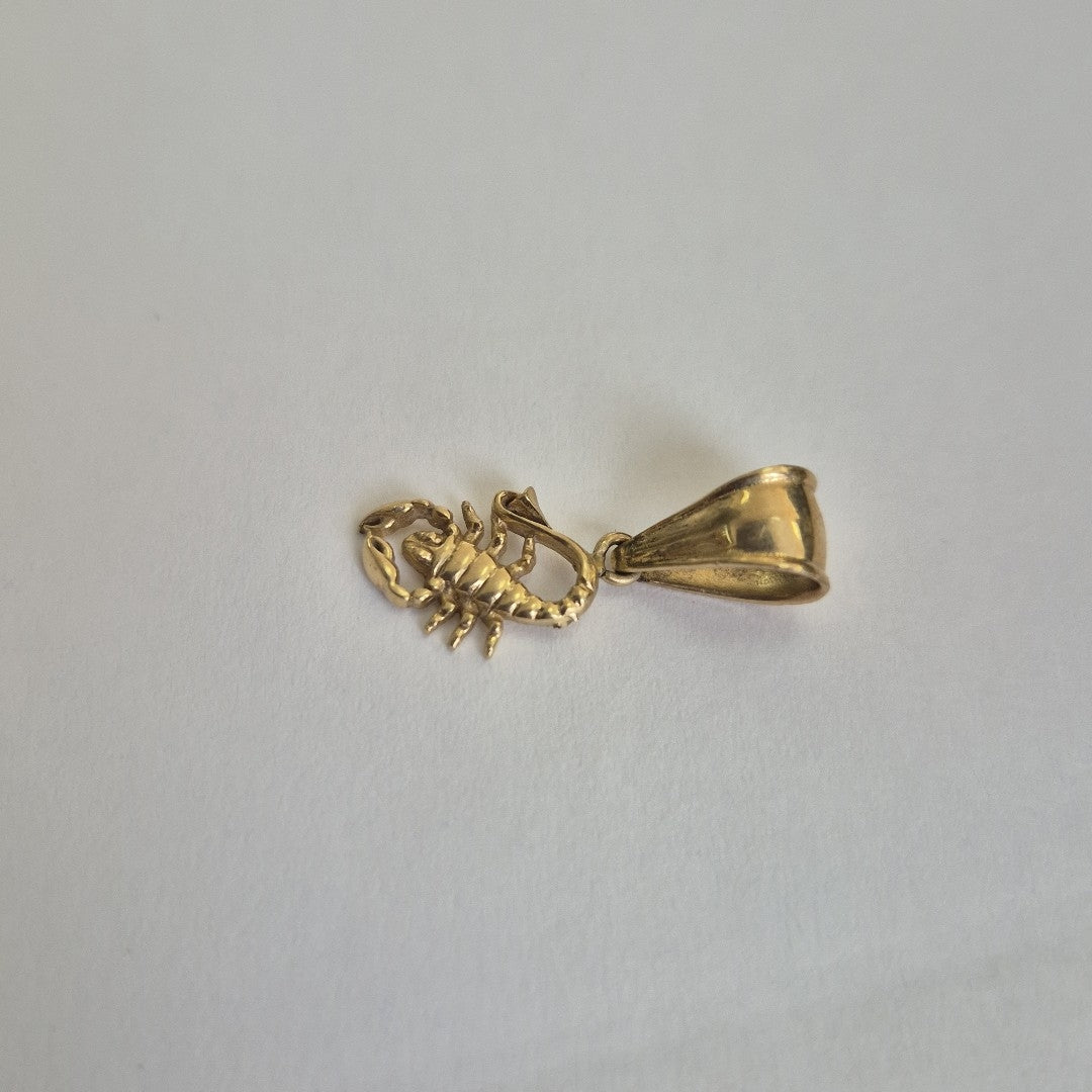 DIJE. ORO. 10 K 0.9 GRMS (SEMINUEVO)