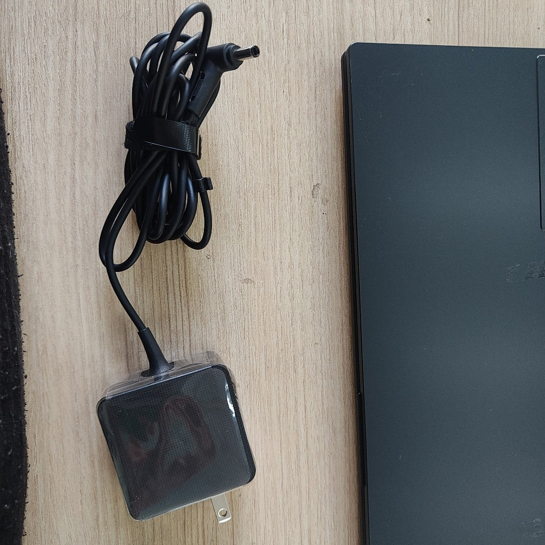 LAPTOP ASUS VIVOBOOK GO 15 E1504FA-NJ601W (2023) 512 GB SSD 8 GB RAM (SEMINUEVO)