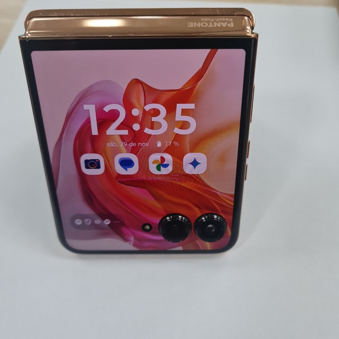 CELULAR MOTOROLA RAZR 50 ULTRA XT2451-3 (2024) 512 GB 12 GB RAM (SEMINUEVO)