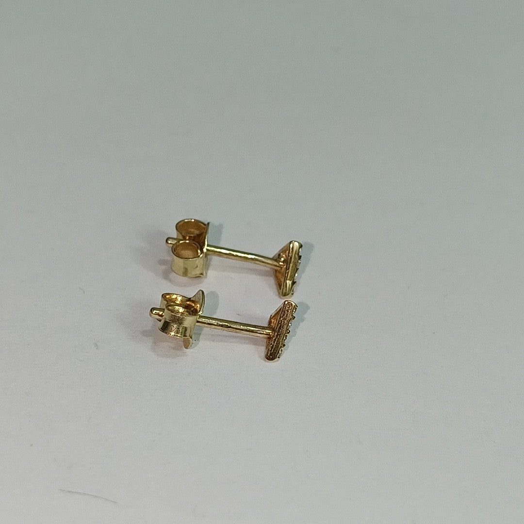 10024BRO00000B1078 FRD6 BROQUEL DE TRIANGULO CON CIRCONIAS ORO 14K 0.8GRS (NUEVO)