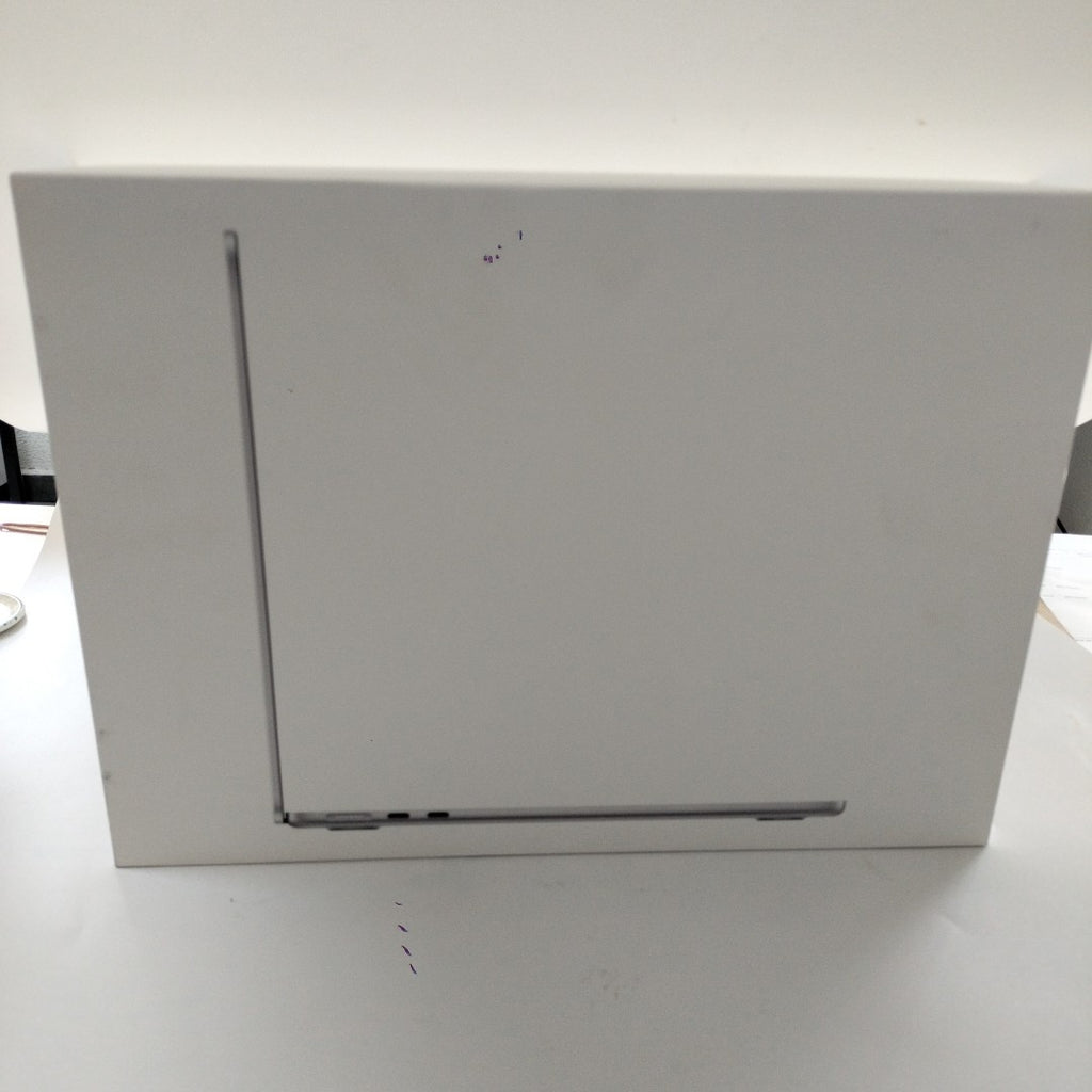 LAPTOP APPLE MACBOOK AIR 13" A3240 (2025) 512 GB SSD 24 GB RAM (SEMINUEVO)