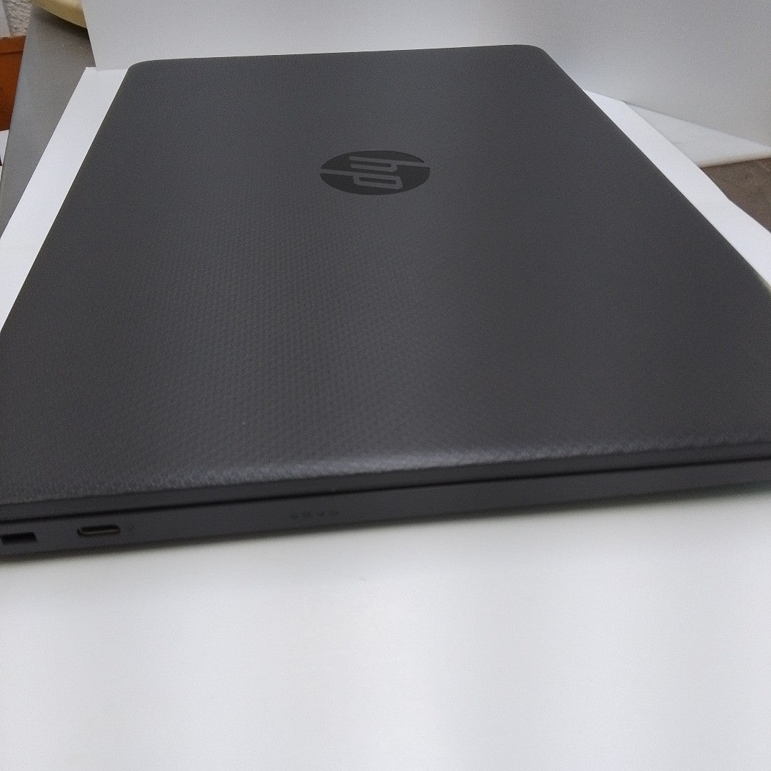 LAPTOP HP 245 G8 (2022) 256 GB SSD 8 GB RAM (SEMINUEVO)