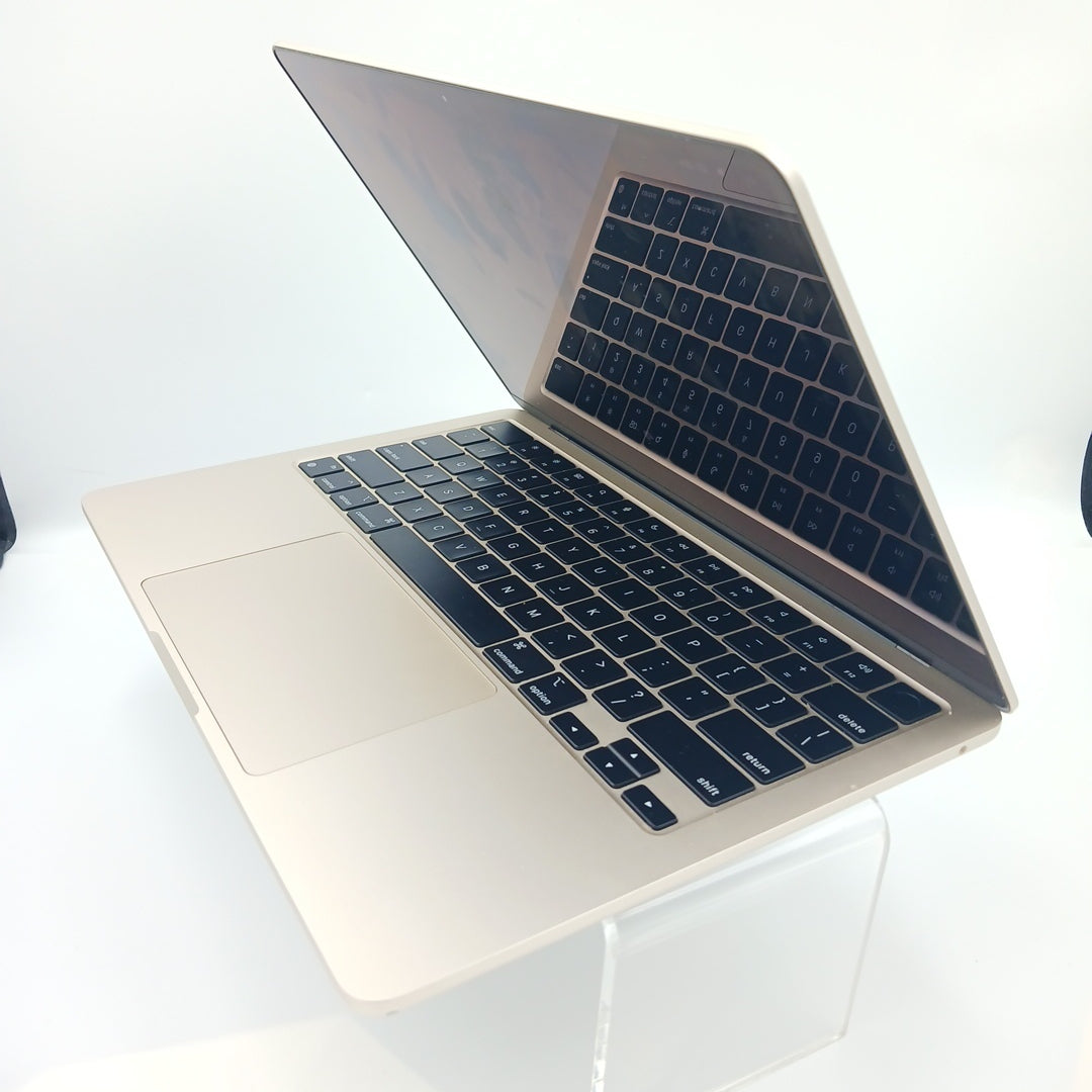 LAPTOP APPLE MACBOOK AIR 13" 2022 3.49 A2681 (8 CPU/8 GPU) 256 GB SSD 8 GB RAM (SEMINUEVO)