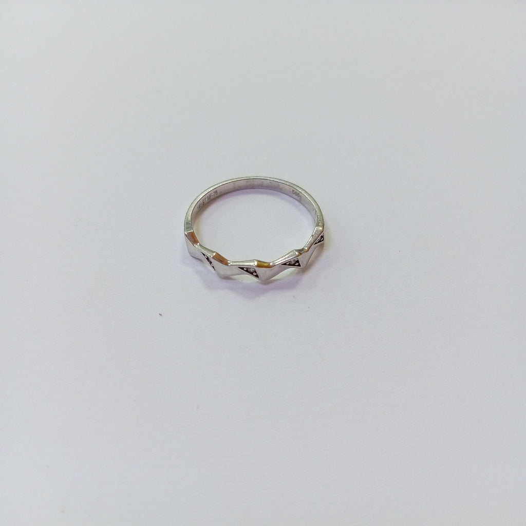 10450AND00070B1775 FRD7 ANILLO DE TRIANGULO CON CIRCONIAS O/B ORO 14K 1.6GRS (NUEVO)