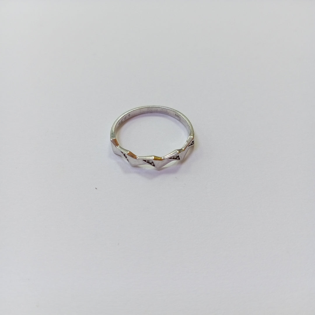 10450AND00070B1775 FRD7 ANILLO DE TRIANGULO CON CIRCONIAS O/B ORO 14K 1.6GRS (NUEVO)