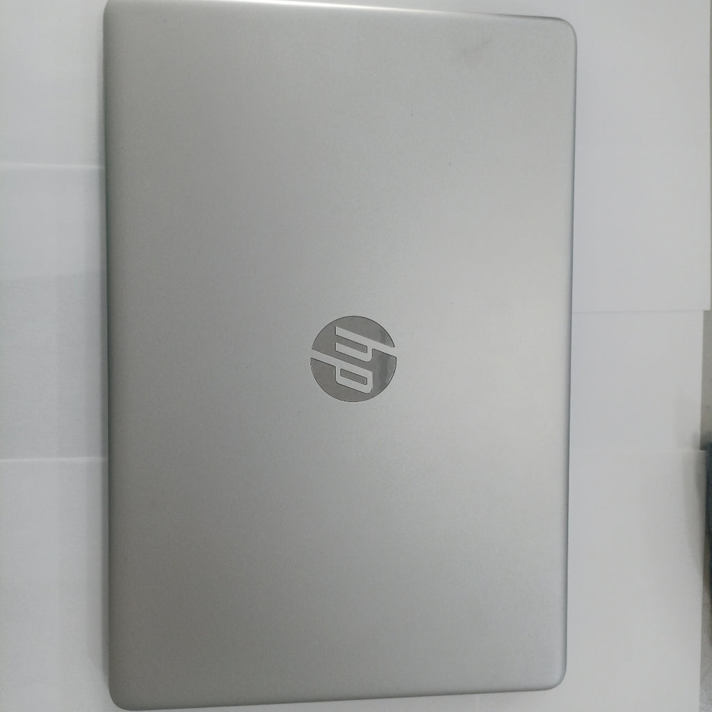 LAPTOP HP 15-EF2507LA (2024) 512 GB SSD 8 GB RAM (SEMINUEVO)