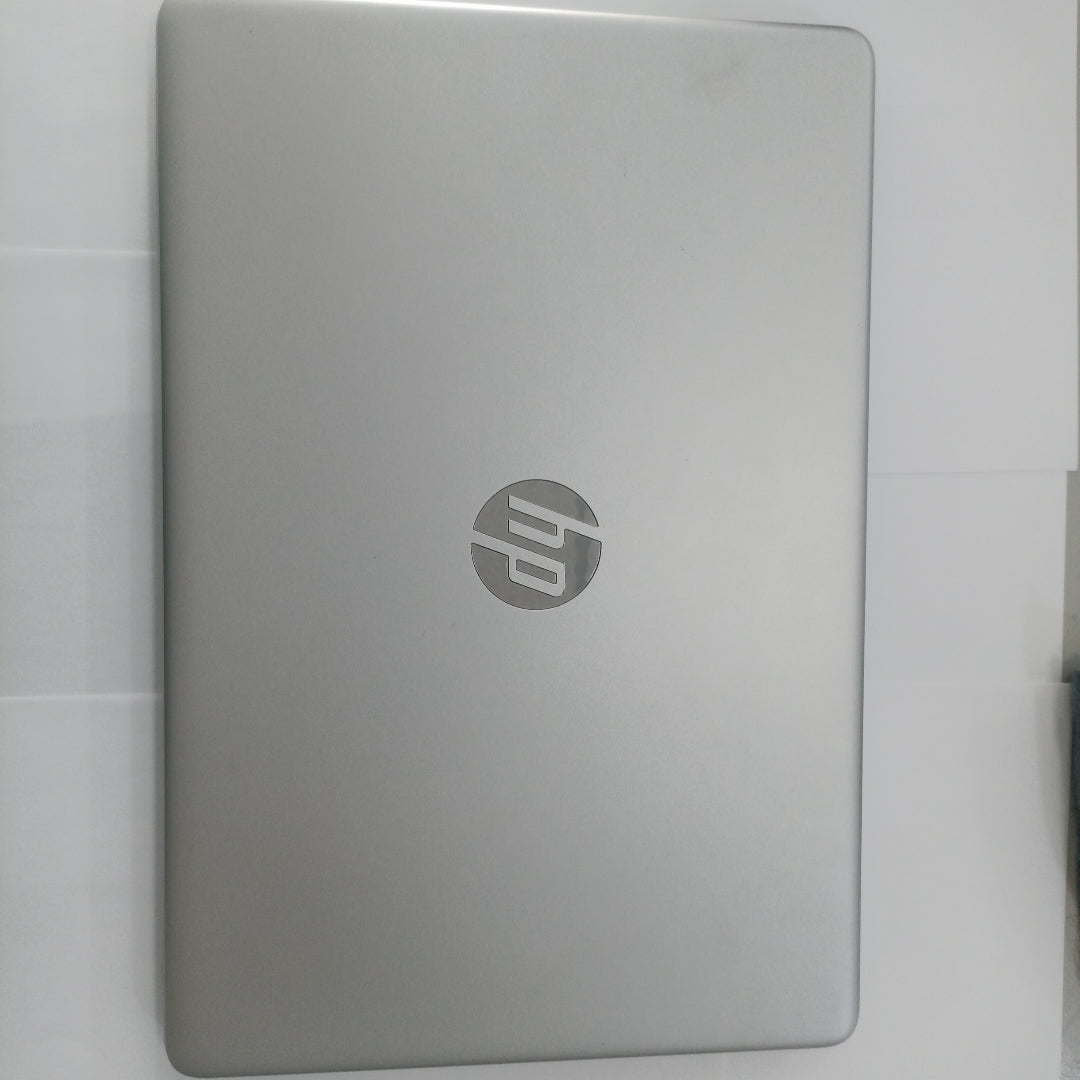 LAPTOP HP 15-EF2507LA (2024) 512 GB SSD 8 GB RAM (SEMINUEVO)