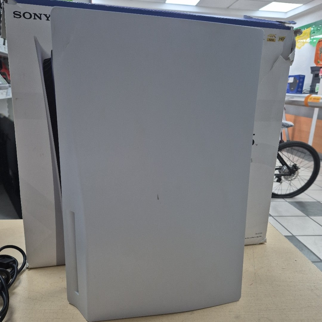CONSOLA DE VIDEOJUEGO SONY PS5 825 SSD (SEMINUEVO)