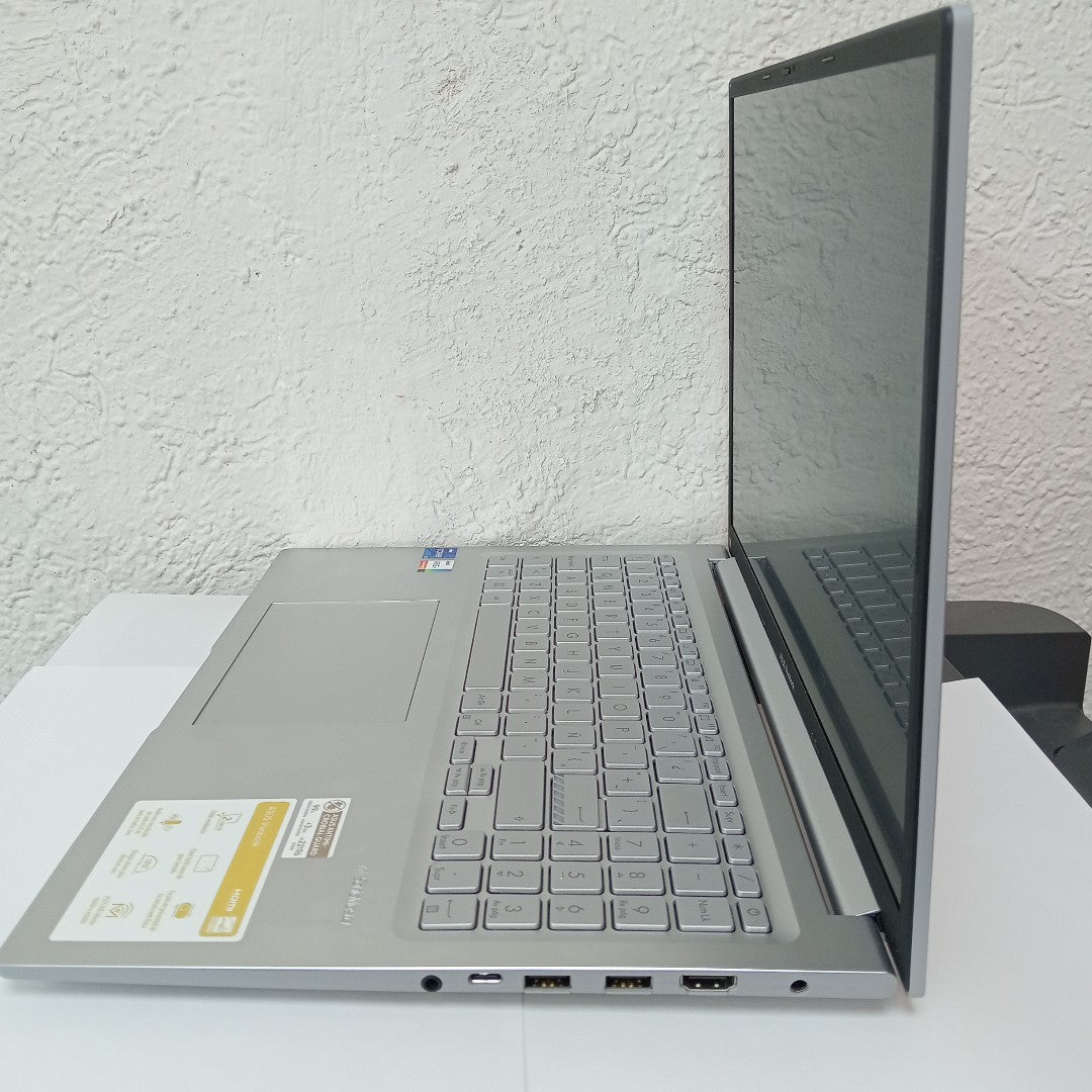 LAPTOP ASUS VIVOBOOK 16 X1605VA-MB1037W (2024) 512 GB SSD 16 GB RAM (SEMINUEVO)