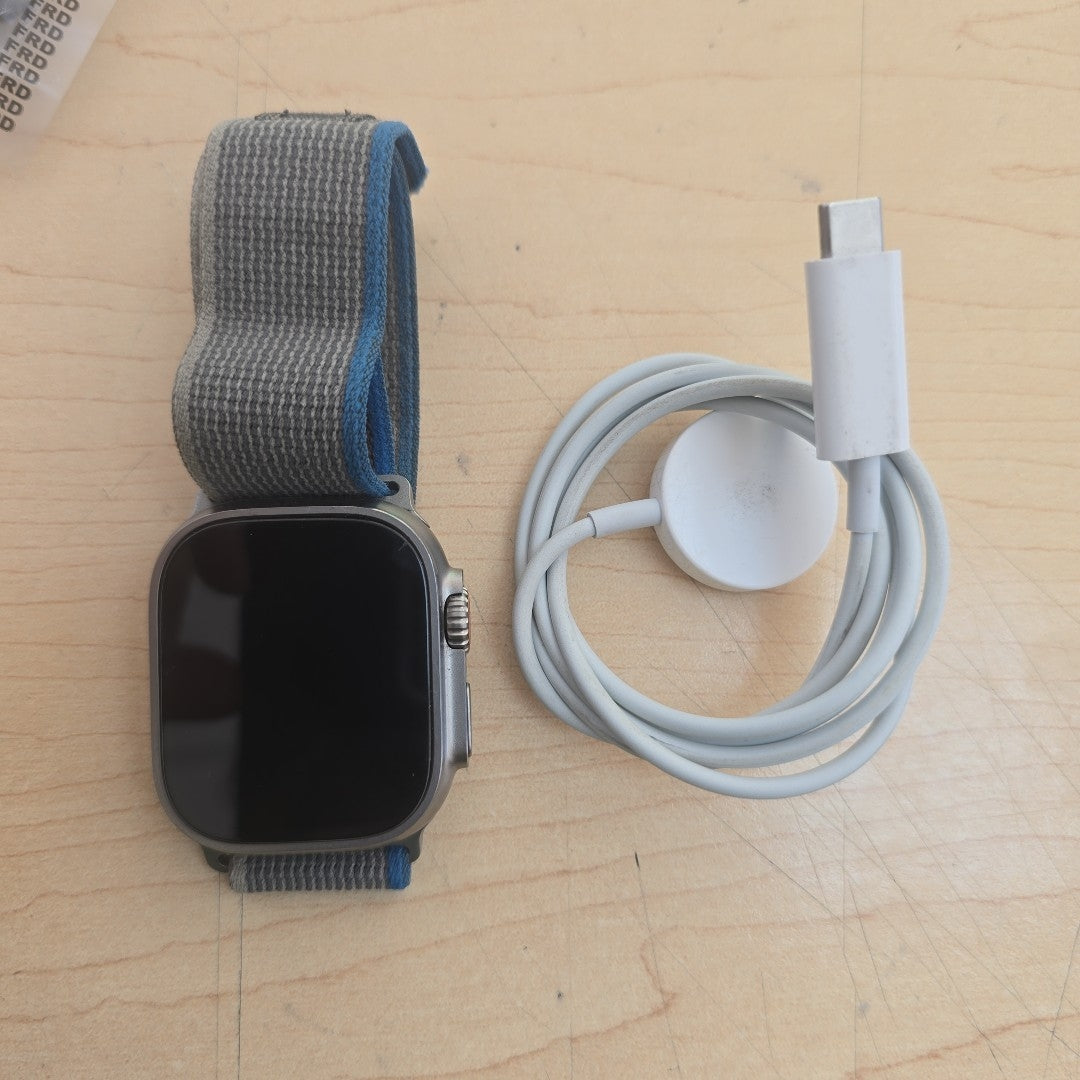 SMARTWATCH APPLE ULTRA TITANIO A2622 49 MM GPS + CELULAR (SEMINUEVO)