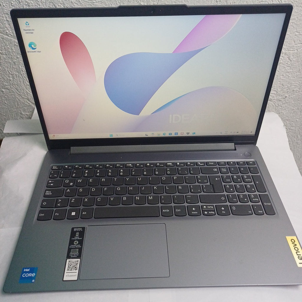 LAPTOP LENOVO IDEAPAD SLIM 3 15IAH8 (2024) 512 GB SSD 8 GB RAM (SEMINUEVO)
