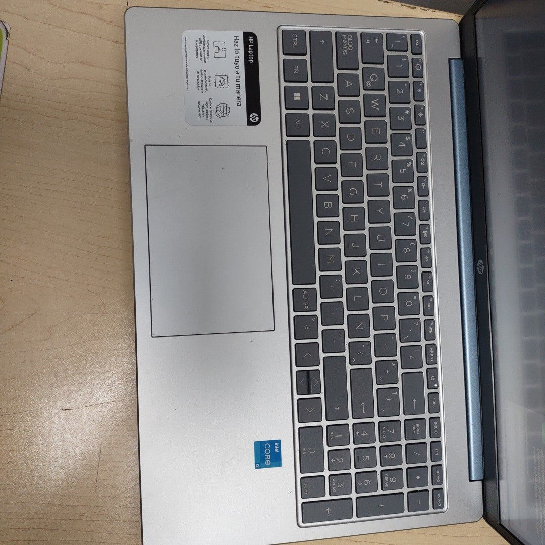 LAPTOP HP 15-FD0026LA (2025) 512 GB SSD 8 GB RAM (SEMINUEVO)