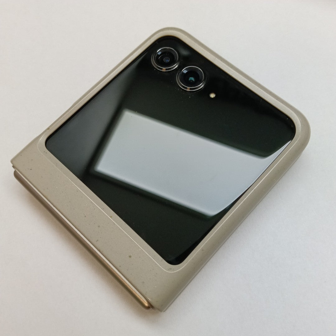 CELULAR MOTOROLA RAZR 50 5G XT2453-1 512 GB 12 GB RAM (SEMINUEVO)