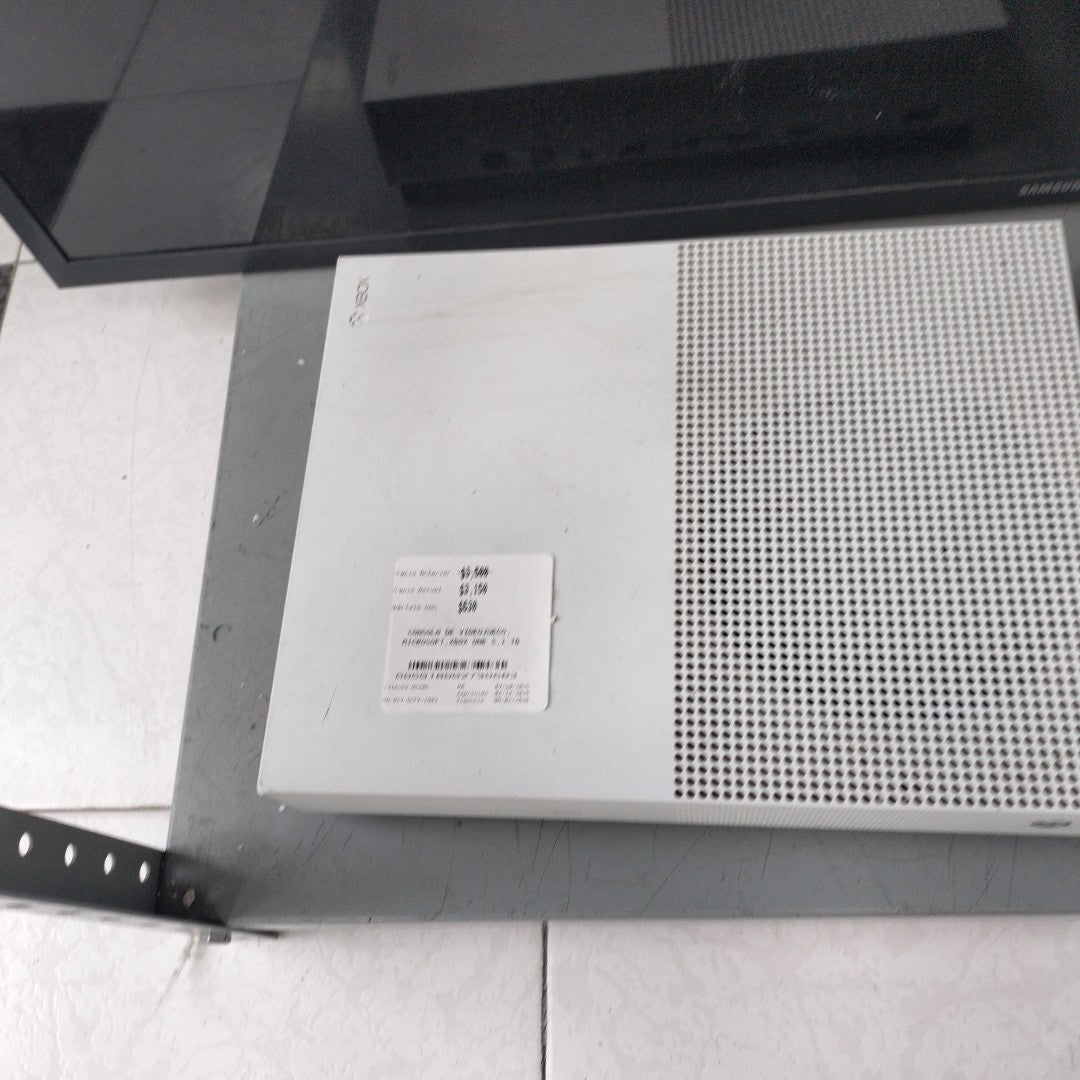CONSOLA DE VIDEOJUEGO MICROSOFT XBOX ONE S 1 TB (SEMINUEVO)
