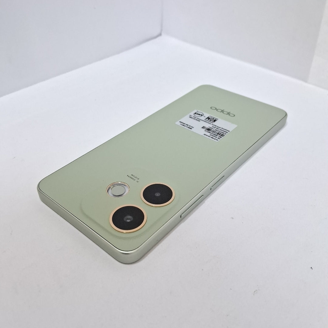 CELULAR OPPO  A5 PRO CPH2711 (2025) 256 GB 8 GB RAM (SEMINUEVO)