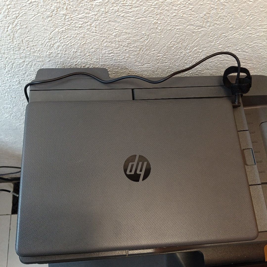 LAPTOP HP 255 G8 (2024) 256 GB SSD 8 GB RAM (SEMINUEVO)