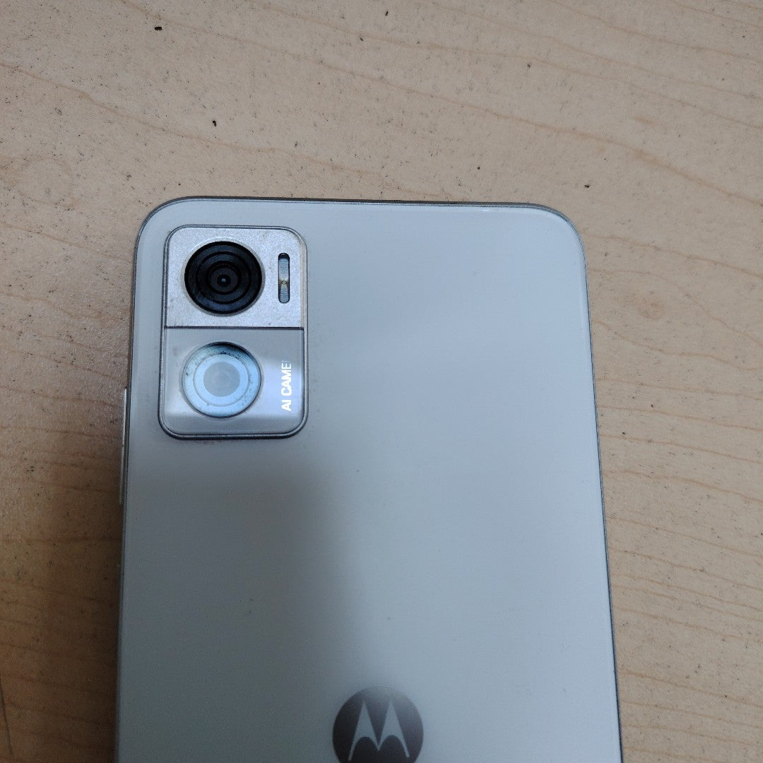 CELULAR MOTOROLA MOTO E22I XT2239-17 64 GB 2 GB RAM (SEMINUEVO)