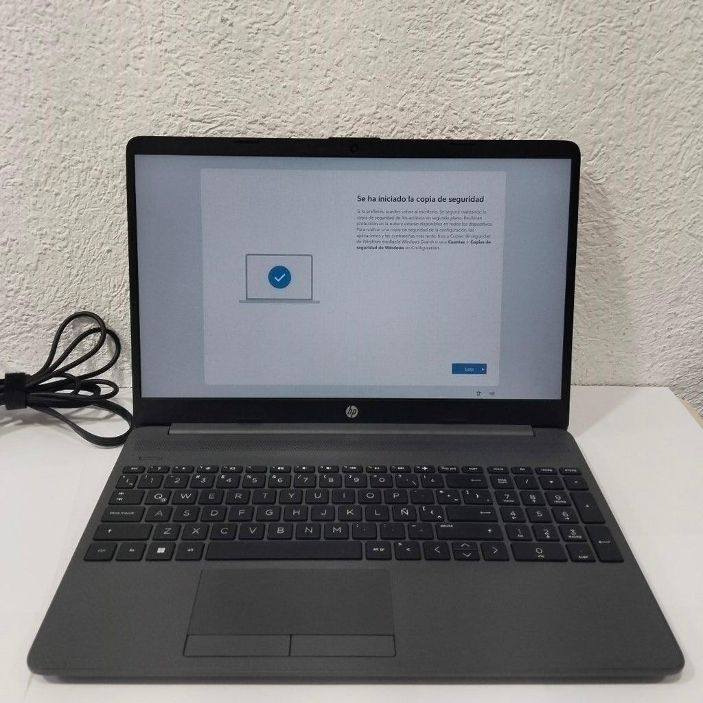 LAPTOP HP 255 G8 (2023) 256 GB SSD 8 GB RAM (SEMINUEVO)