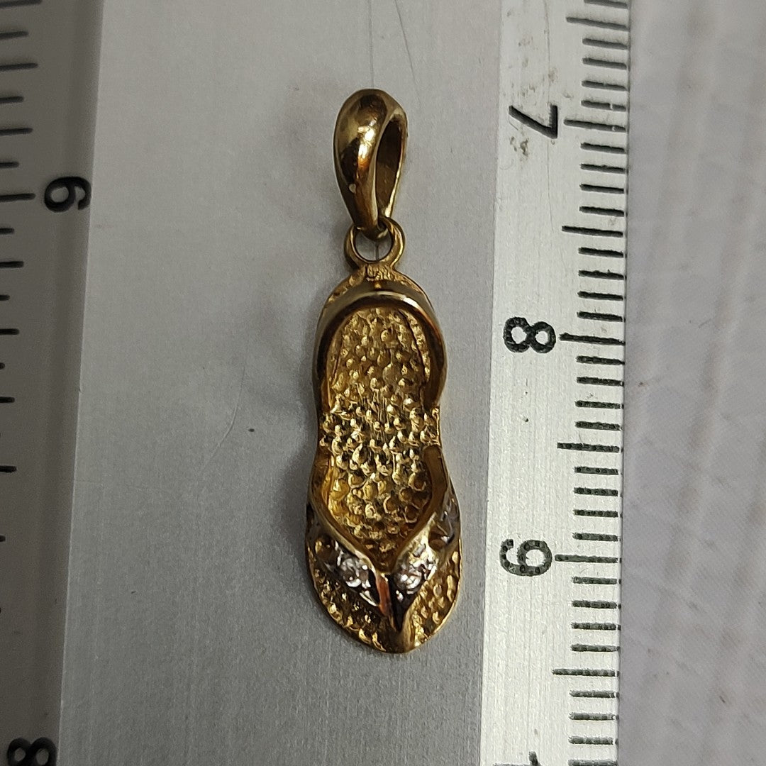 K1 1,60 GRMS 14 K ESPECIFICACIONES COMPLEMENTARIAS DIJE FMA SANDALIA ORO 14K (SEMINUEVO)