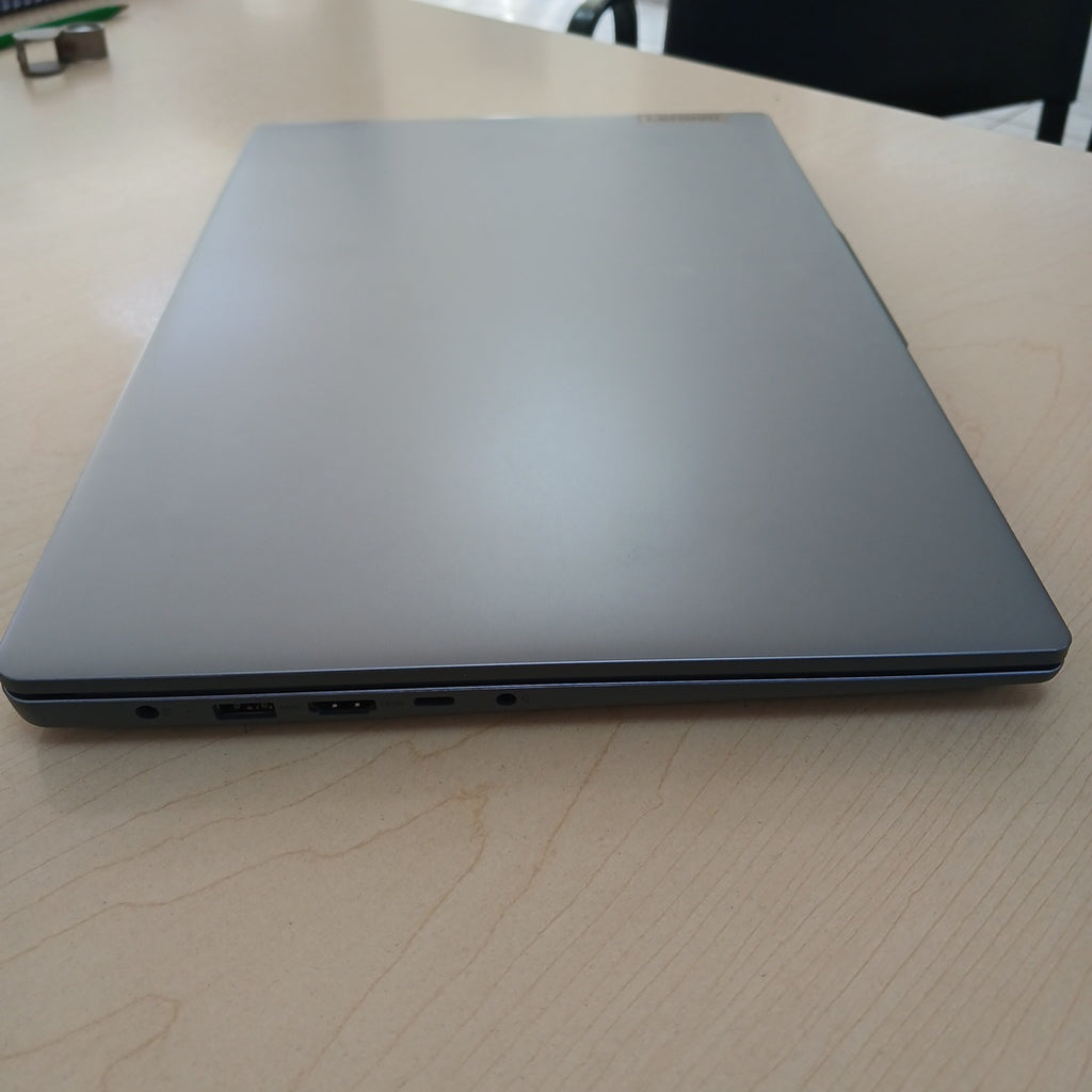LAPTOP LENOVO IDEAPAD SLIM 3 15IRU8 (2025) 512 GB SSD 8 GB RAM (SEMINUEVO)