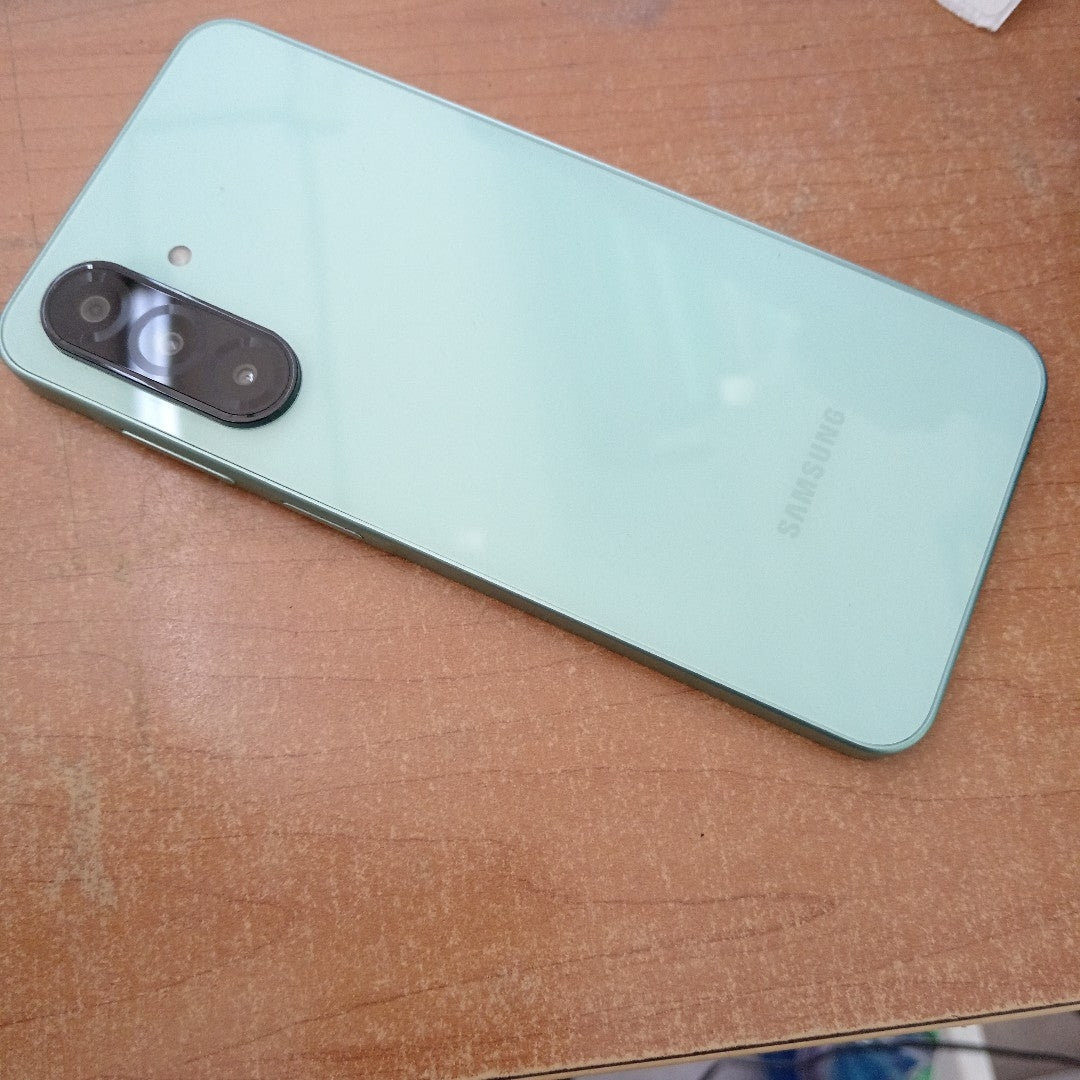 CELULAR SAMSUNG GALAXY A26 5G SM-A266M (2025) 128 GB 6 GB RAM (SEMINUEVO)