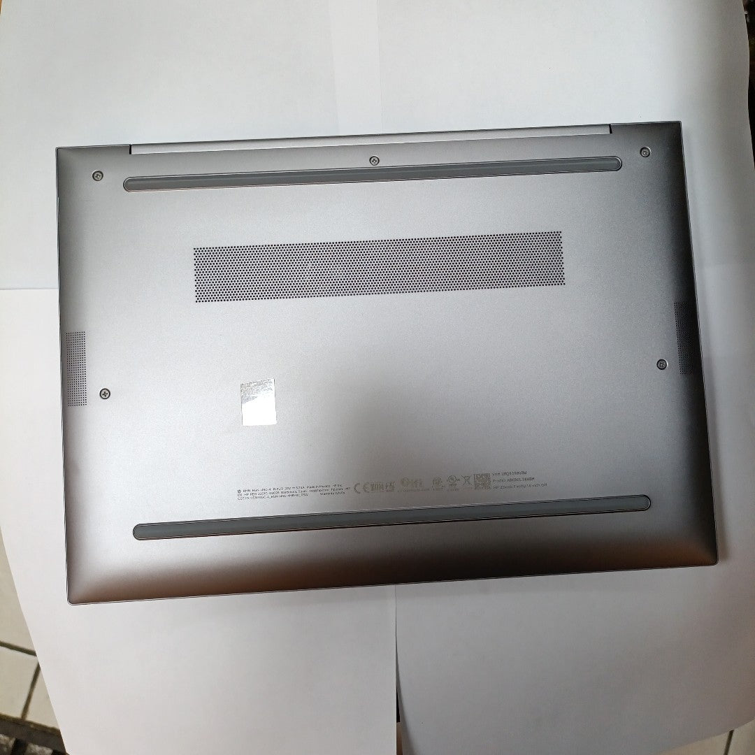 LAPTOP HP ZBOOK FIREFLY 14 G11 (2024) 512 GB SSD 16 GB RAM (SEMINUEVO)