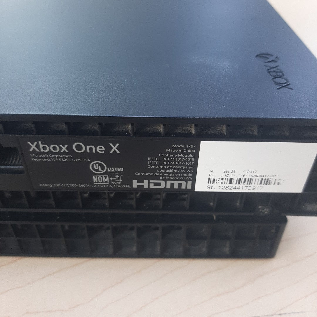 CONSOLA DE VIDEOJUEGO MICROSOFT XBOX ONE X 1 TB (SEMINUEVO)