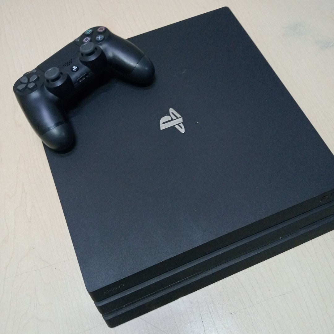 CONSOLA DE VIDEOJUEGO SONY PS4 PRO 1 TB (SEMINUEVO)
