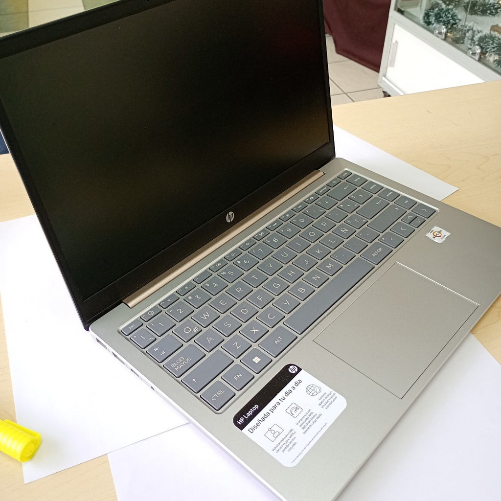 LAPTOP HP 14-EM0000LA (2024) 128 GB SSD 8 GB RAM