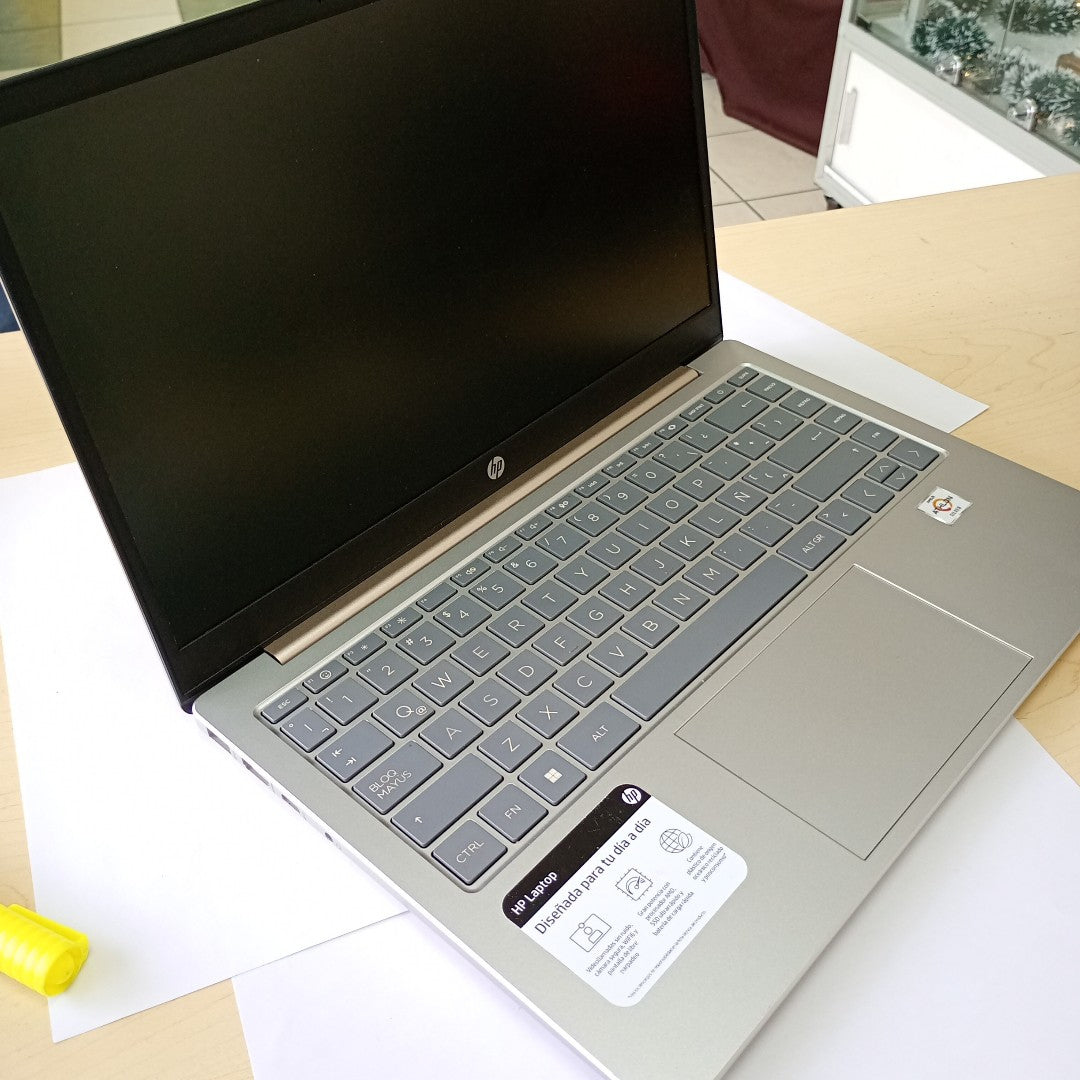 LAPTOP HP 14-EM0000LA (2024) 128 GB SSD 8 GB RAM