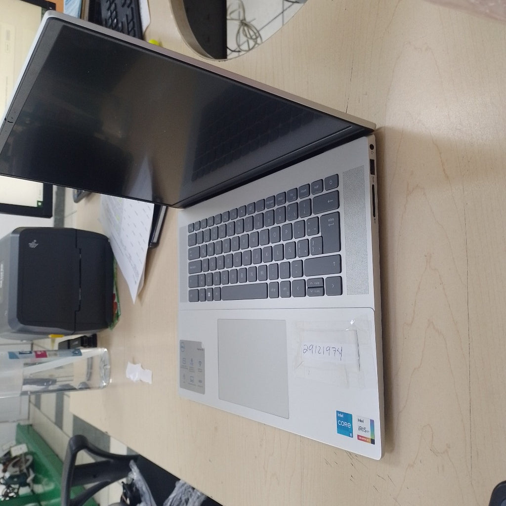 LAPTOP DELL INSPIRON 16 5620 (2022) 512 GB SSD 16 GB RAM (SEMINUEVO)