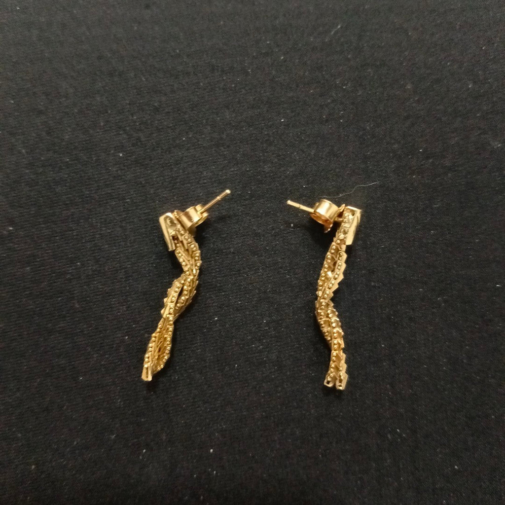 K1 7,00 GRMS 18 K ESPECIFICACIONES COMPLEMENTARIAS PAR DE ARETES TRENZADOS BCHE (SEMINUEVO)