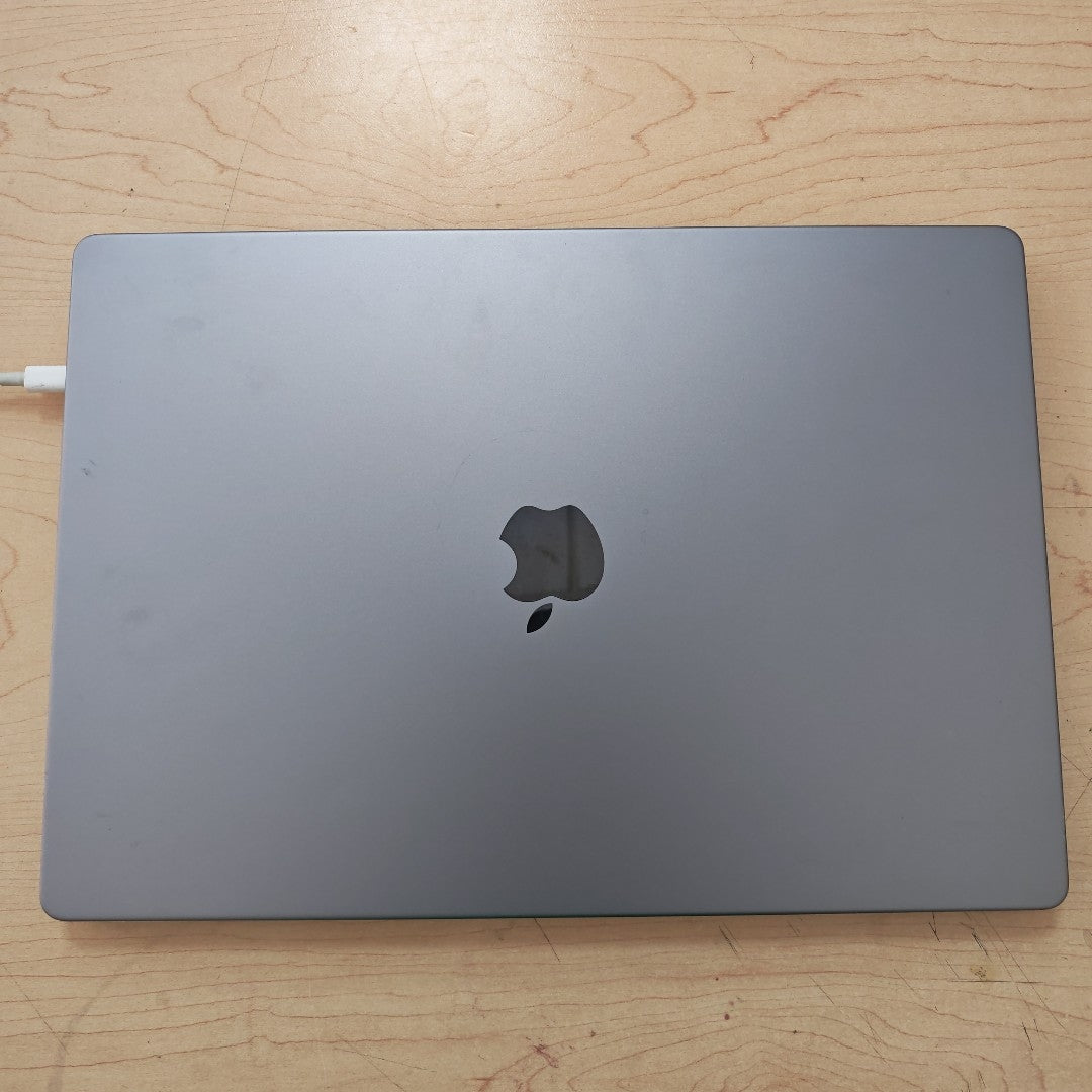 LAPTOP APPLE MACBOOK PRO 16" 2021 3.2 A2485 (10 CPU / 16 GPU) 512 GB SSD 16 GB RAM (SEMINUEVO)