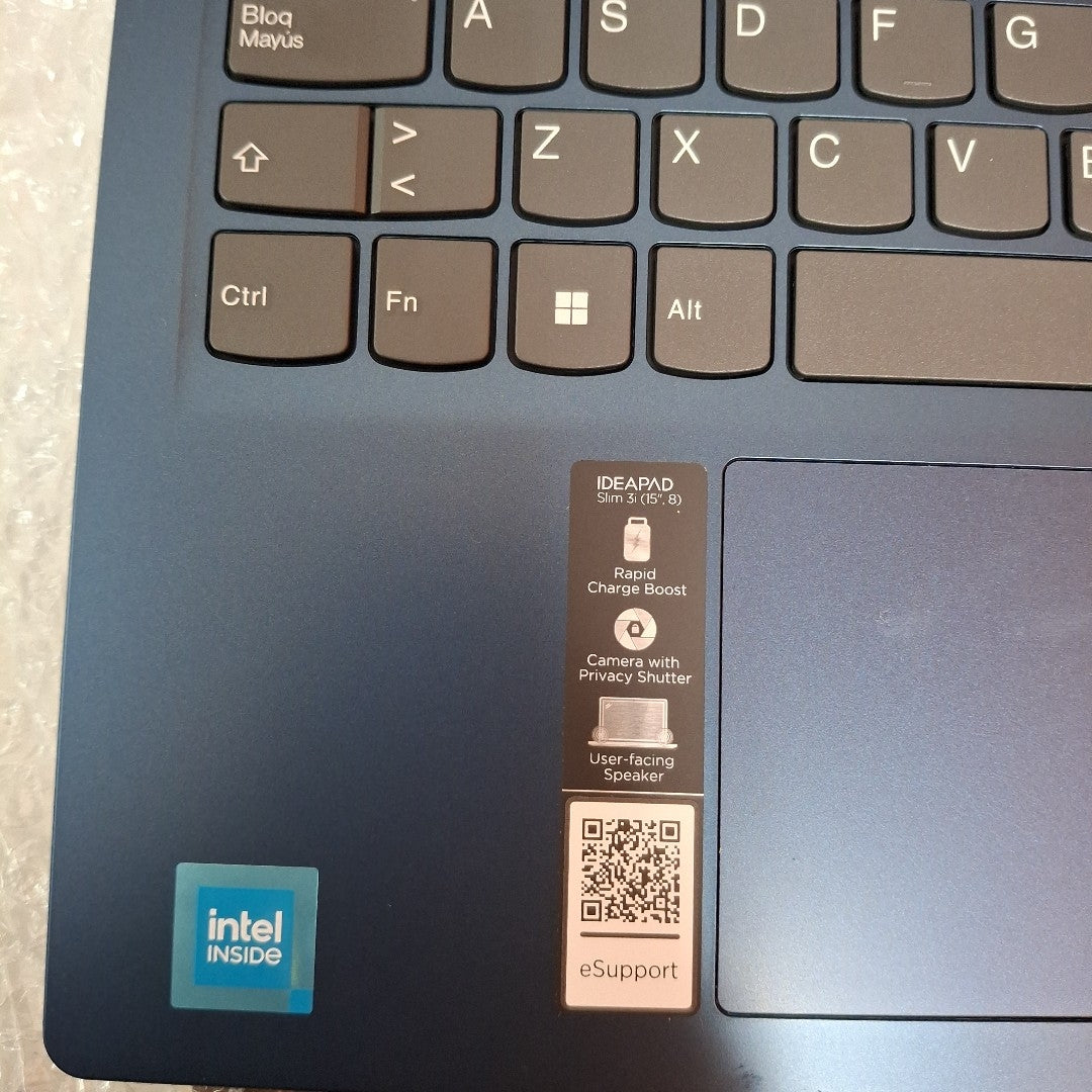 LAPTOP LENOVO IDEAPAD SLIM 3 15IAN8 (2023) 256 GB SSD 8 GB RAM (SEMINUEVO)
