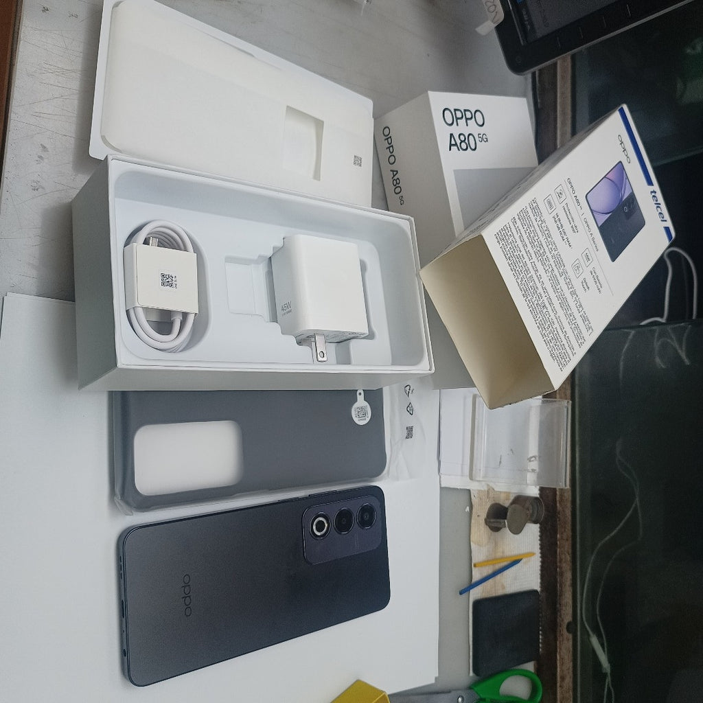 CELULAR OPPO  A80 5G CPH2639 (2024) 256 GB 8 GB RAM