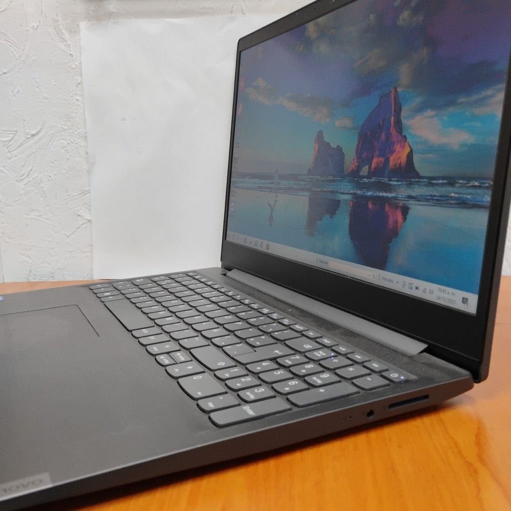 LAPTOP LENOVO V15-IGL (2022) 500 GB  4 GB RAM (SEMINUEVO)