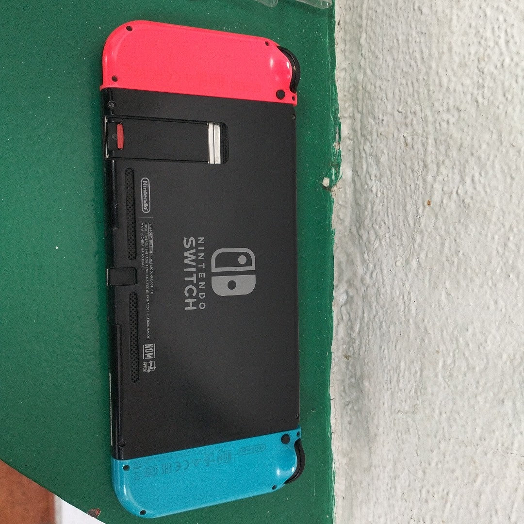 CONSOLA DE VIDEOJUEGO NINTENDO SWITCH 1.1 32 GB (SEMINUEVO)
