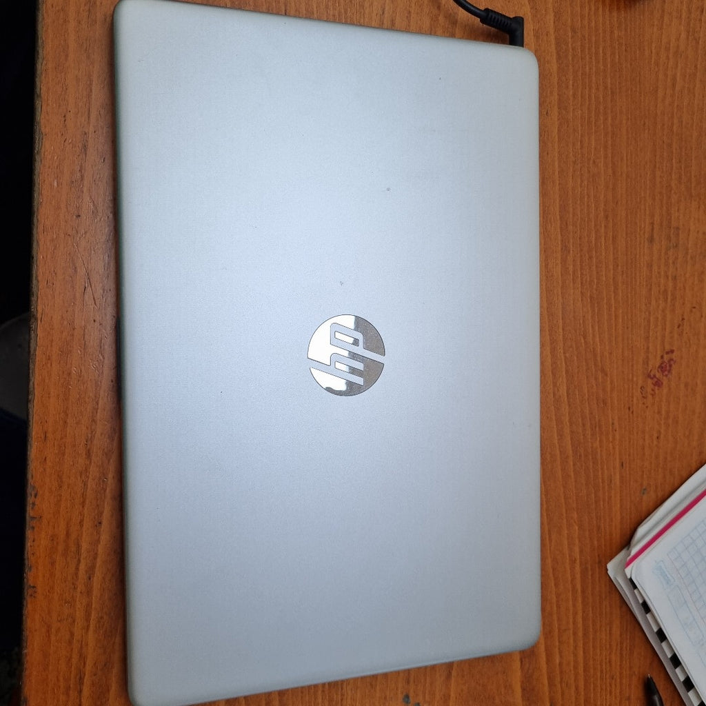 LAPTOP HP 15-EF1501LA (2022) 256 GB SSD 8 GB RAM (SEMINUEVO)