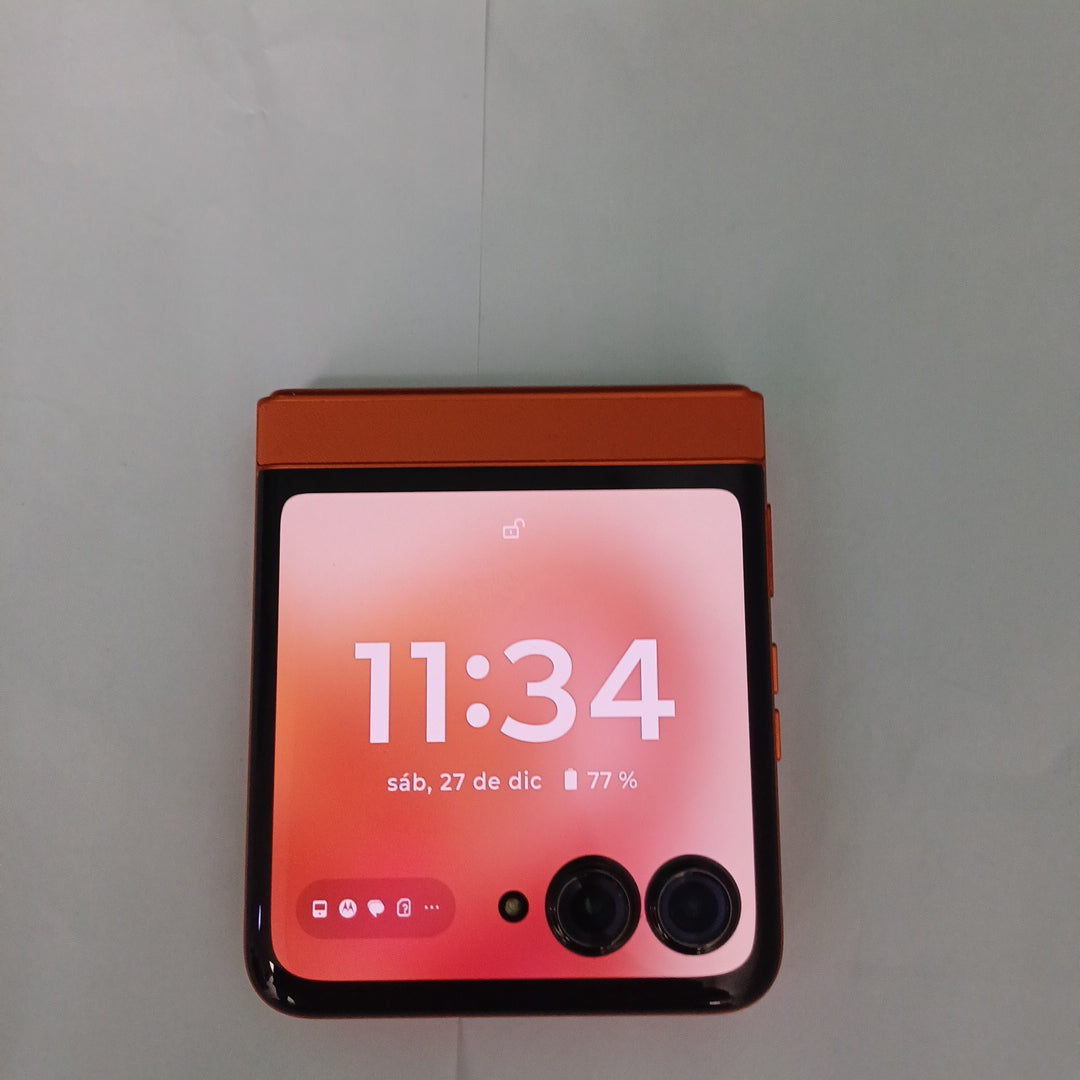 CELULAR MOTOROLA RAZR 50 5G XT2453-1 512 GB 12 GB RAM (SEMINUEVO)