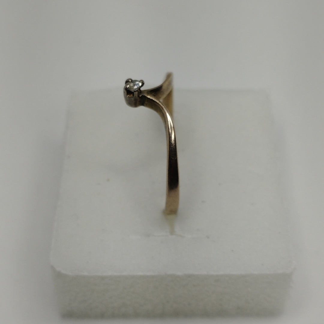 K1 1,40 GRMS 8 K ESPECIFICACIONES COMPLEMENTARIAS ANILLO CON MINI PIEDRA BLANCA (SEMINUEVO)